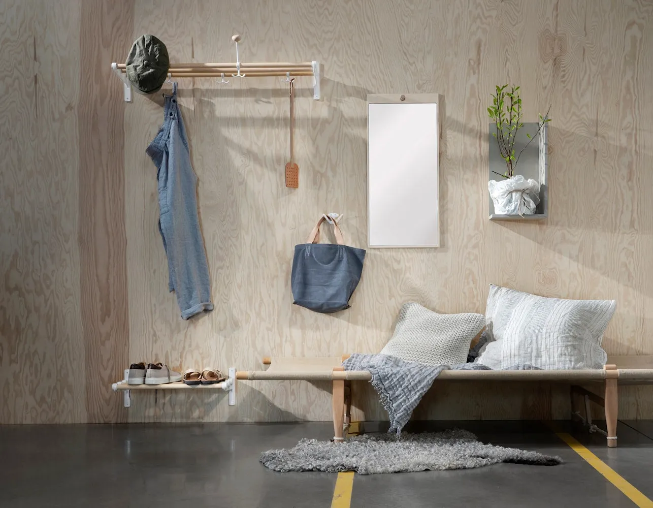 Essem Design Nostalgi Hat Shelf/Shoe Rack, Aluminium