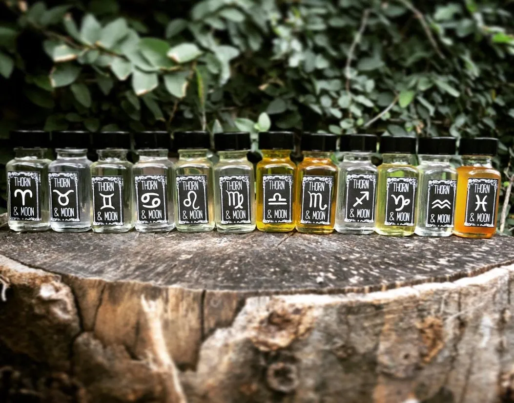 Thorn & Moon Zodiac Oil - Pisces - Pure Essential Oils- Sandalwood, Lavender, and Jasmine
