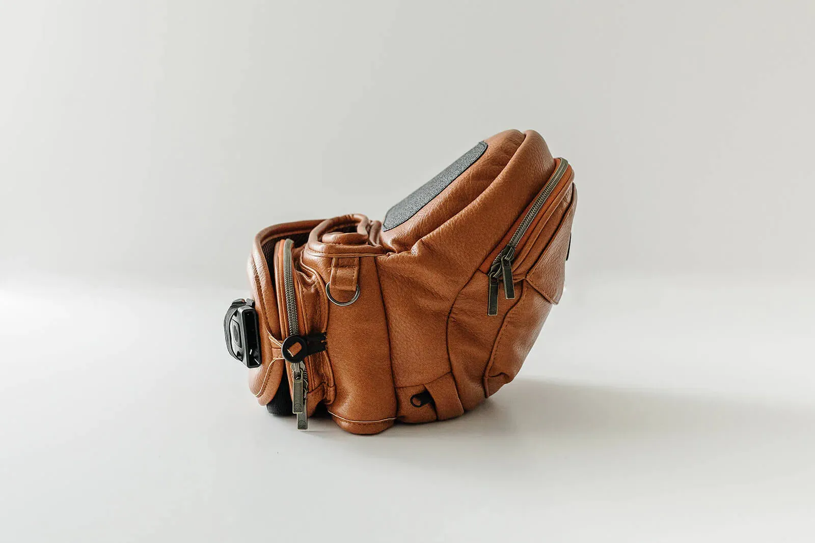 Tushbaby Vegan Leather Hipseat - Cognac